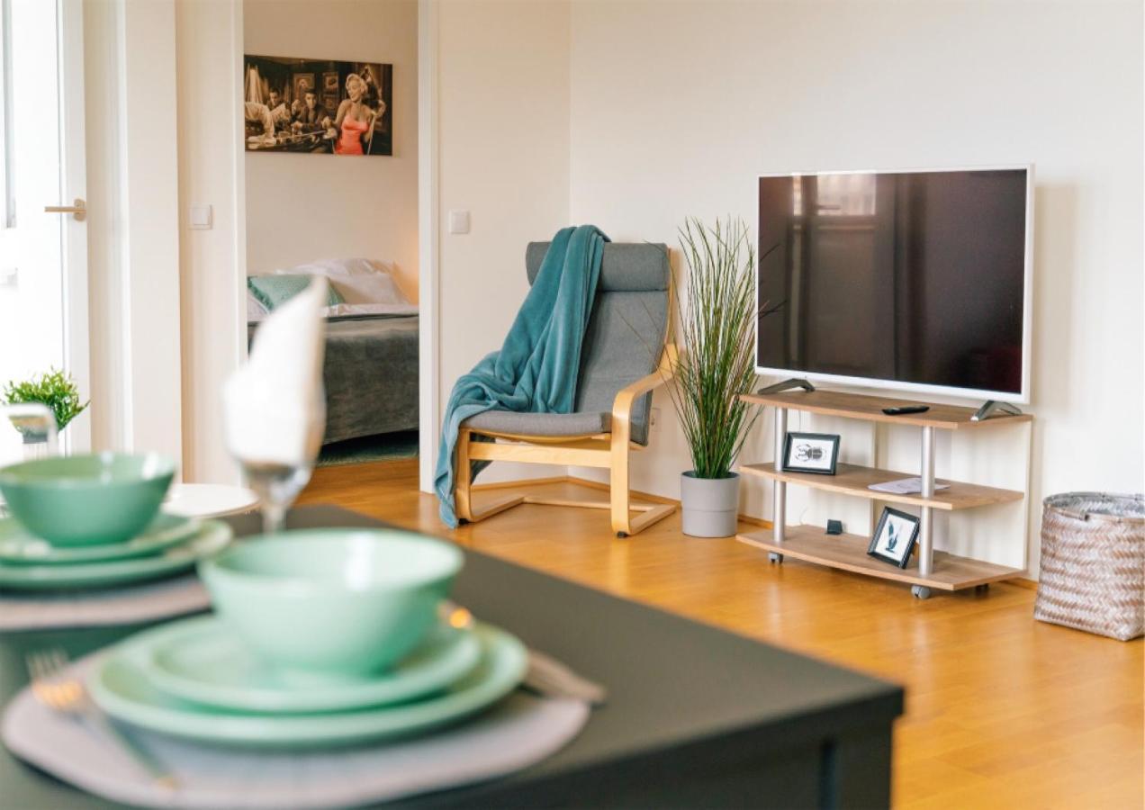 Balcony Apartment, 1 Min To Metro, Perfect For Long * Viena